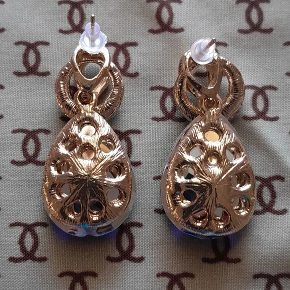 Elegant Blue Crystal Drop Earrings - Picture 4 of 5